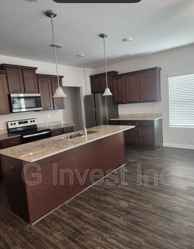 Building Photo - 7484 Knoll Hollow Rd