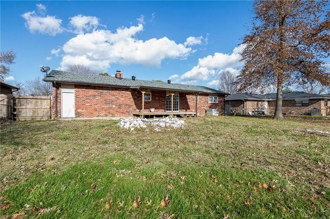 Building Photo - 1306 W Bonnie Ln