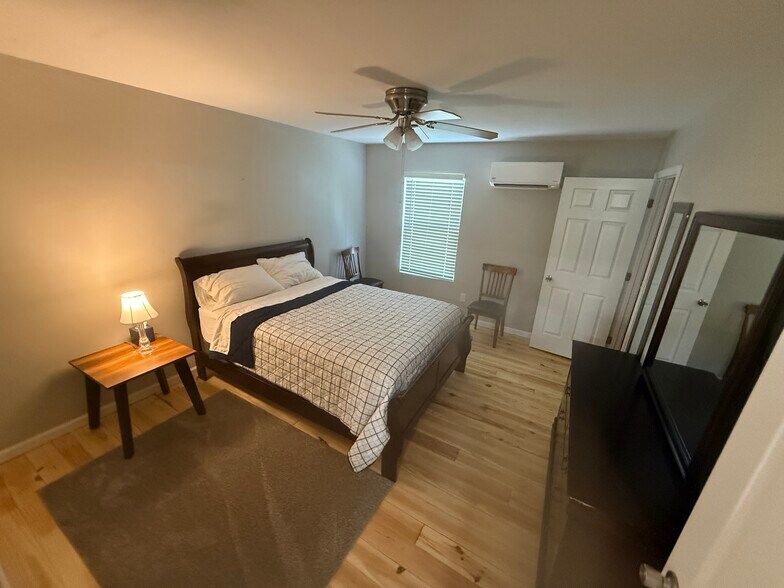 Building Photo - 80 Redwood Ln