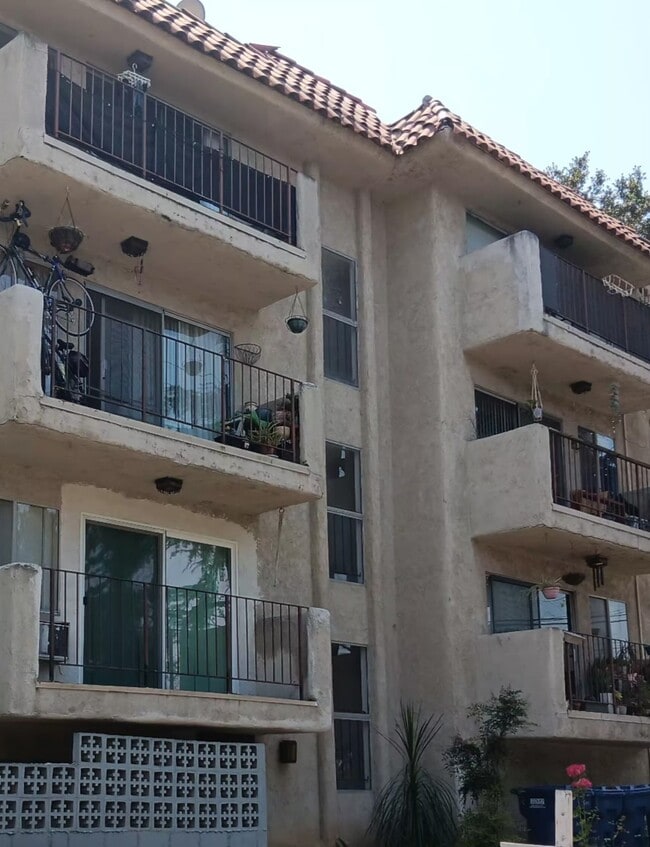 Building Photo - 508 E Cypress St