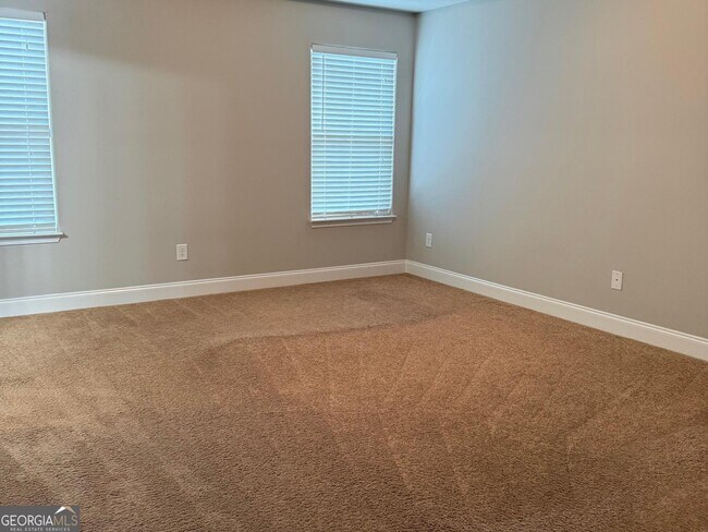 Building Photo - 125 Leland Ln