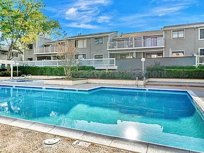 Building Photo - 37050 Meadowbrook Common