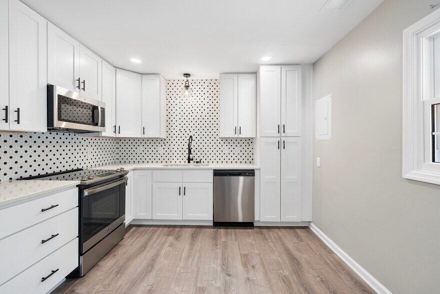 Building Photo - 2910 Driftwood Dr