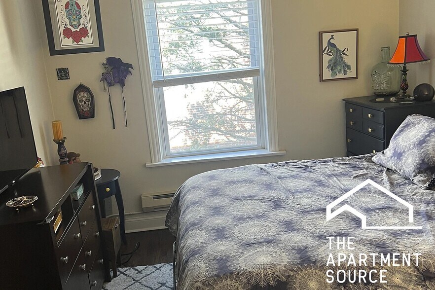 Building Photo - 918 Green Bay Rd