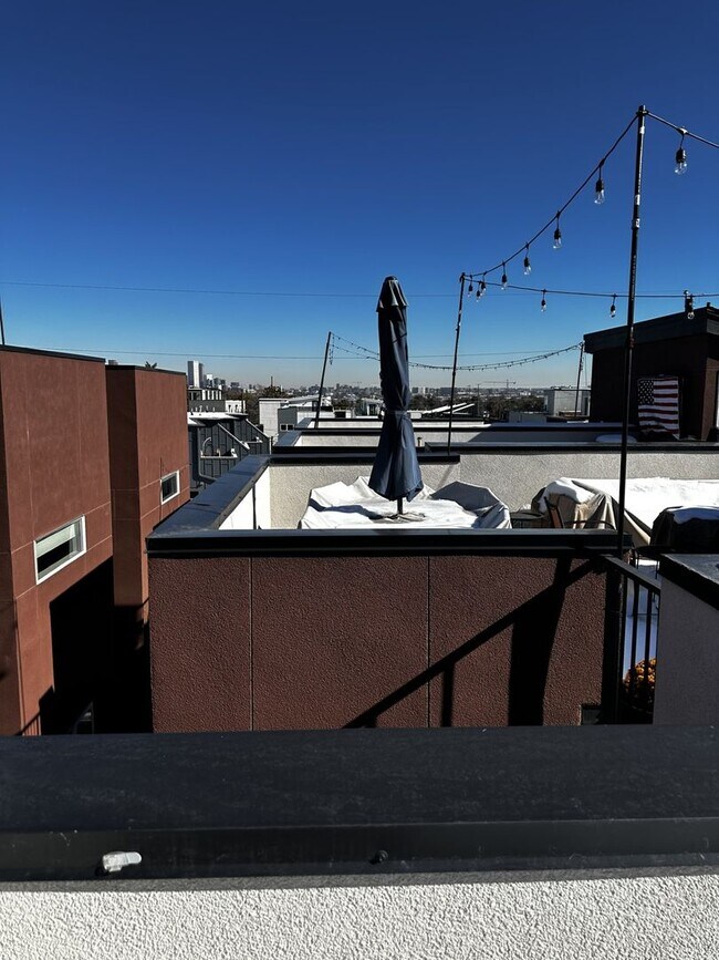 Building Photo - Available Early March!!  Briaght and light with fantastic Views!!