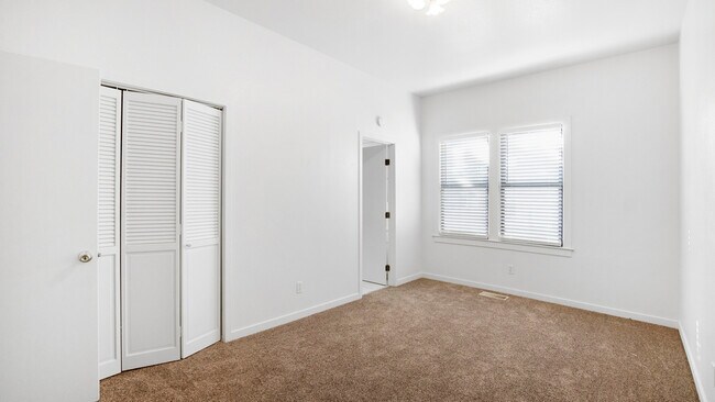 Building Photo - 1336 Park Ave