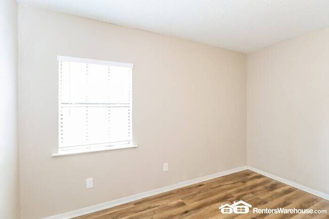 Building Photo - Newly renovated spacious 4 bed/2 bath, wit...
