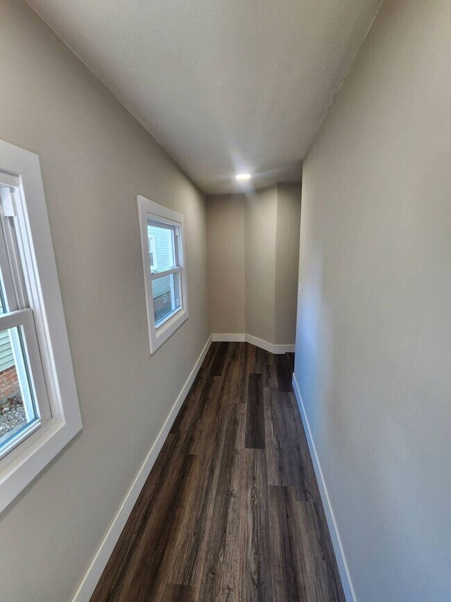 Building Photo - 1565 Hopkins Ave