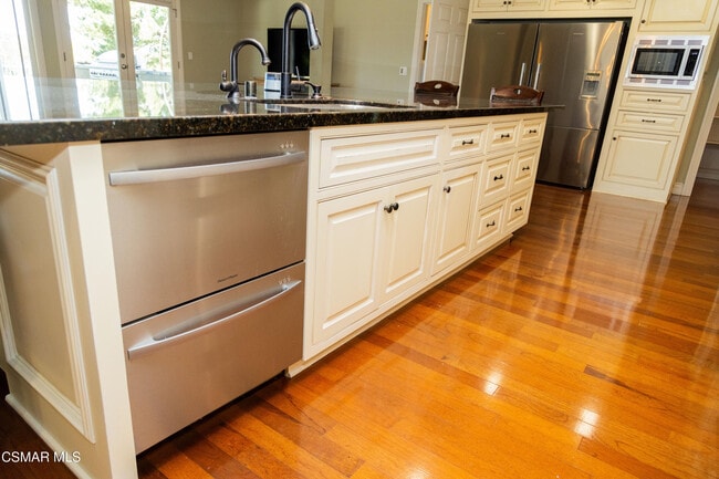 Building Photo - 385 Somerset Cir