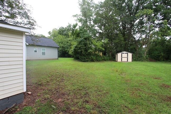 Building Photo - 247 Bynum Ave