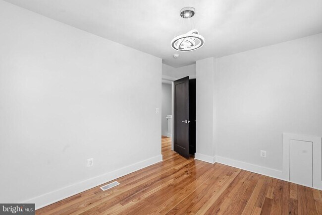 Building Photo - 1204 Trenton Pl SE