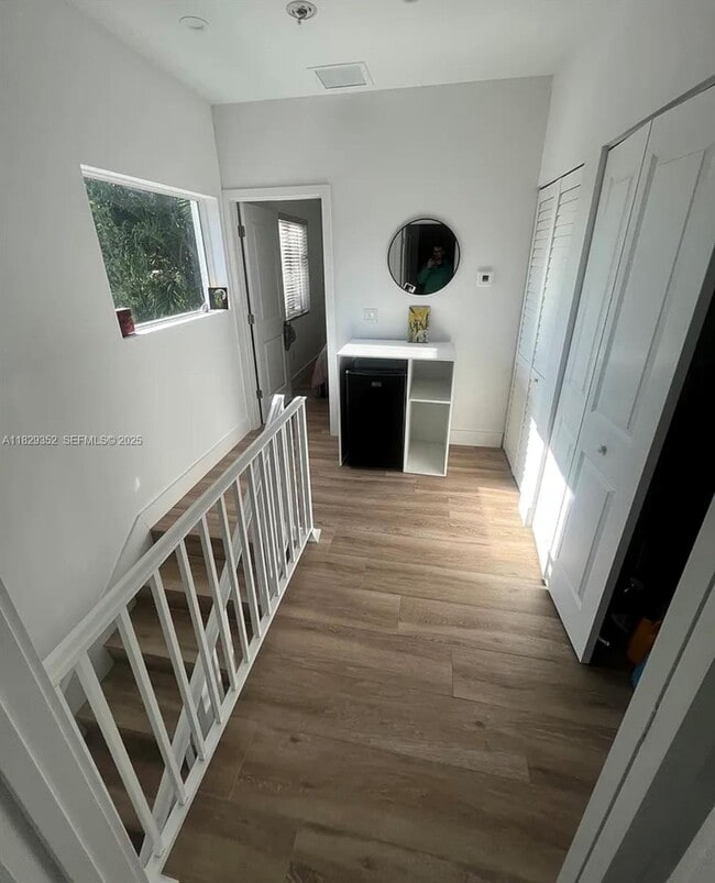 Building Photo - 104 Poinciana Dr