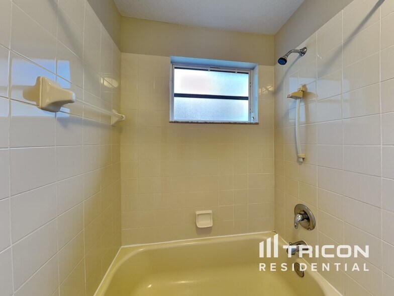 Building Photo - 6137 Skylarkcrest Dr