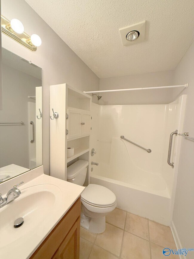 Building Photo - 238 Pebble Brook Dr
