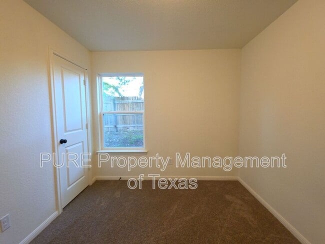 Building Photo - 2002 W 2nd St