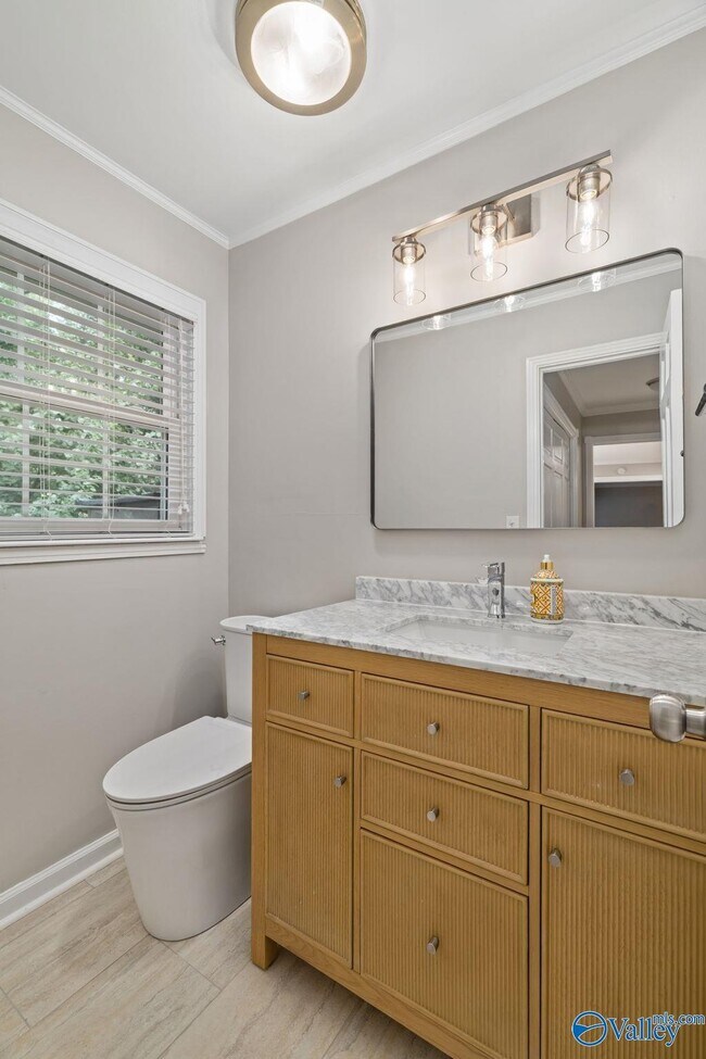 Building Photo - 820 Tannahill Dr SE