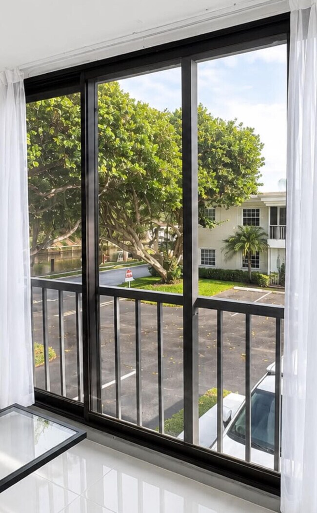 Building Photo - 6249 Bay Club Dr