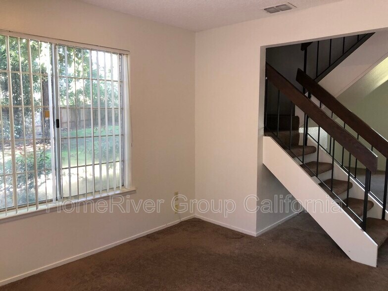 Building Photo - 3933 Oak Villa Cir
