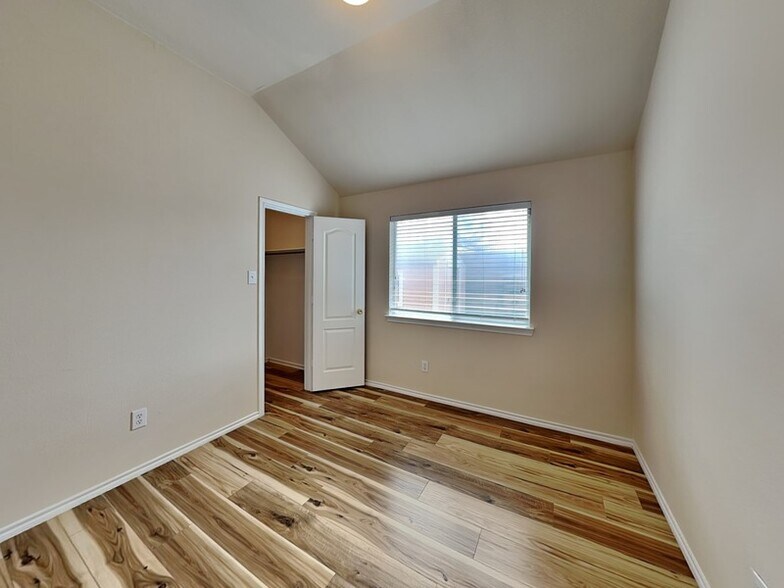 Building Photo - 1905 Sharpsbury Dr