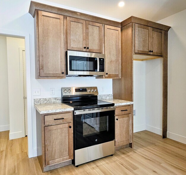 Building Photo - 394 Hensley St