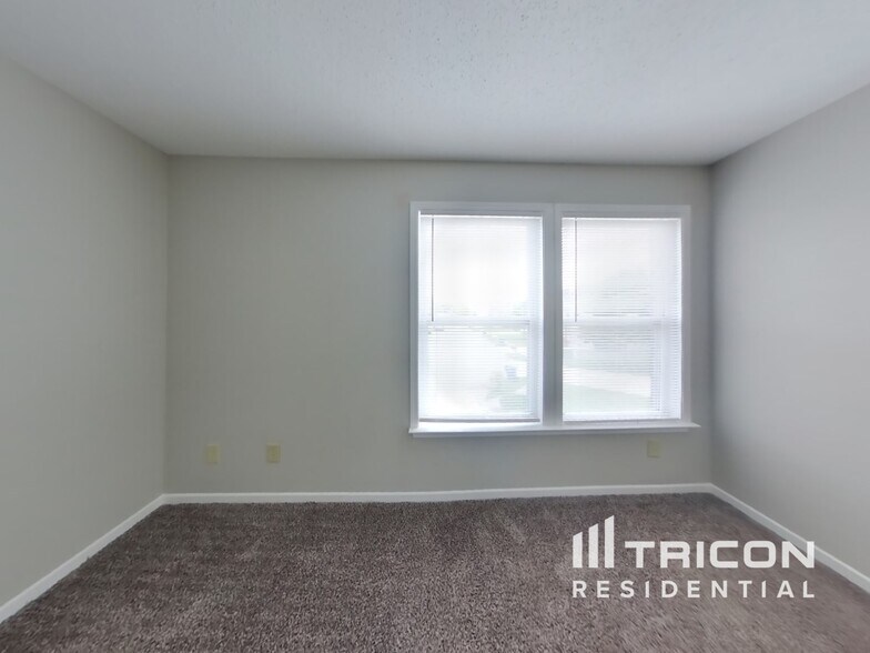 Building Photo - 10823 Firefly Cir
