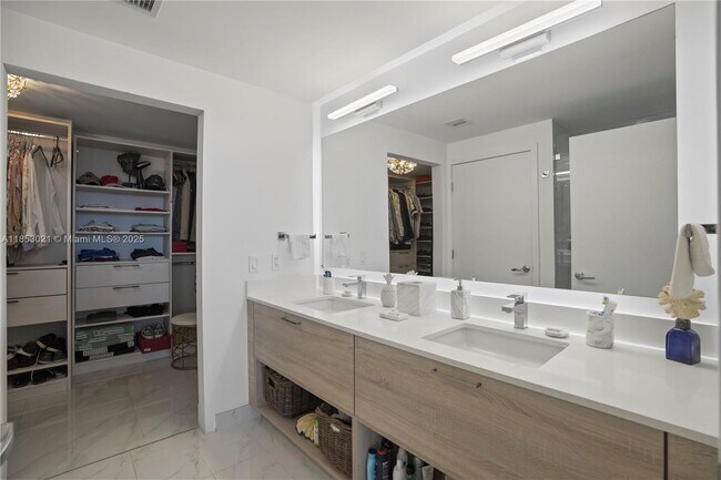 Building Photo - 16385 Biscayne Blvd