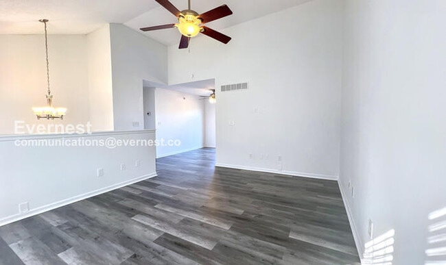 Building Photo - 1021 SE Steeple Dr