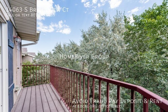 Building Photo - Awesome 3 Bed 2 Bath Townhome!