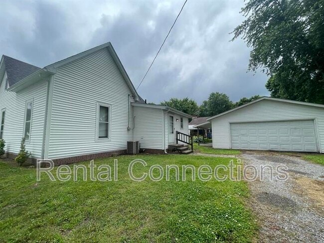 Building Photo - 402 S Bentley St
