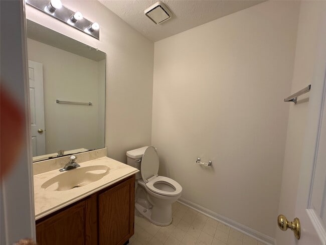 Building Photo - 14202 Misty Knoll Ct