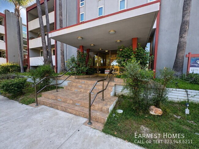 Building Photo - 4915 Tyrone Ave