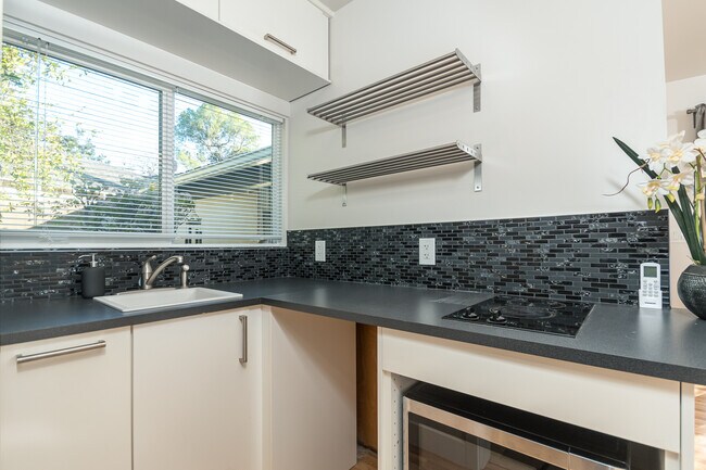 Building Photo - 3251 Vickers Dr