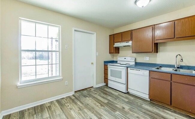 Building Photo - 2 Bed 1 Bath Duplex in Killeen
