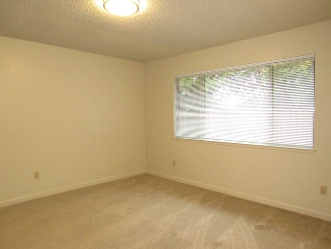 Building Photo - 340-344 El Rio Ct