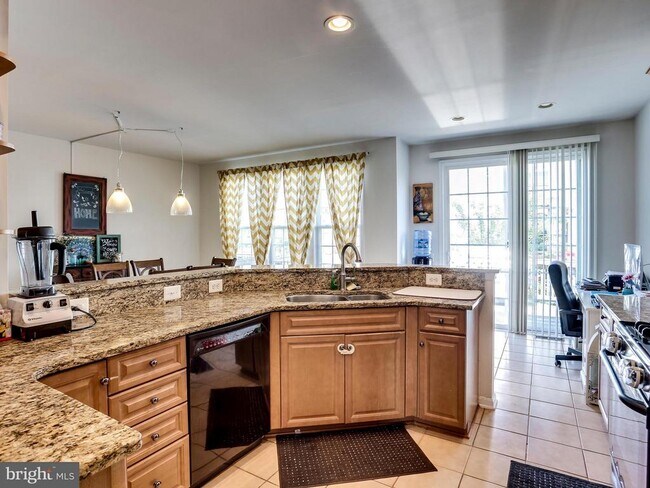 Building Photo - 8250 Red Carnation Ct