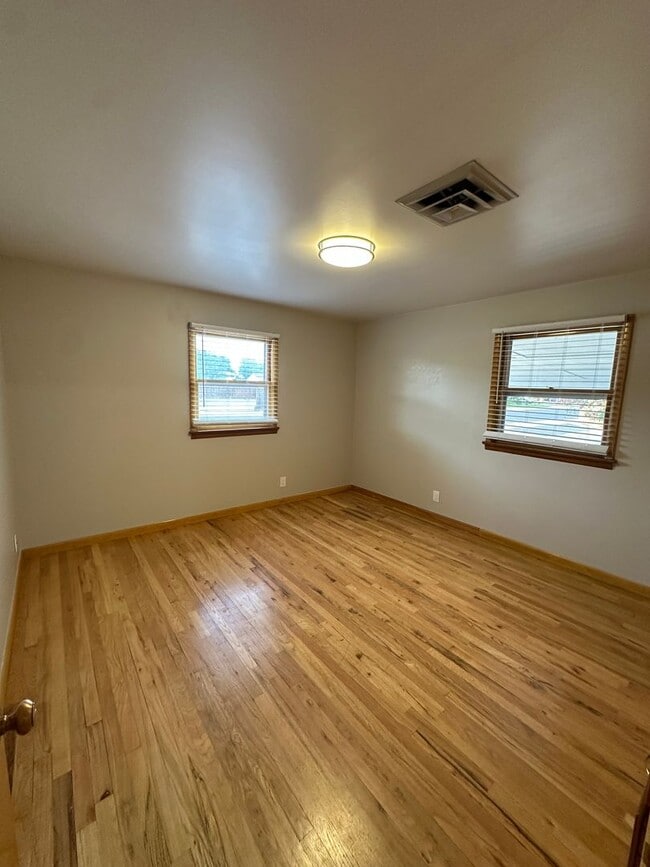 Building Photo - Great location in Meridian for this 3 bedroom 2 bath home.