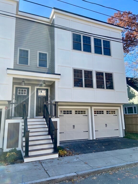 Building Photo - 8 Maplewood St