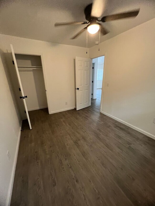 Building Photo - 808-809 Farmersville Blvd