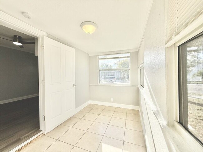 Building Photo - 1914 31st St S