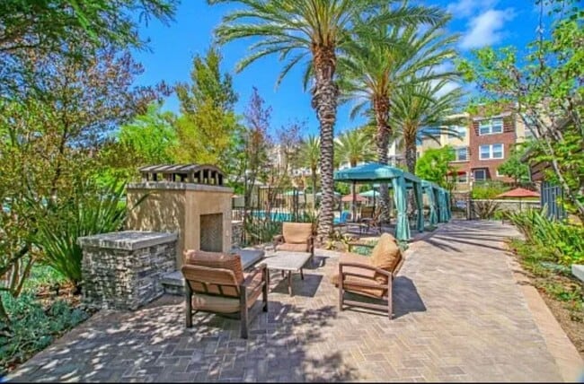 Building Photo - 2bed 2bath 1,401 Sqft VANTIS Condo in the Heart of Aliso Viejo