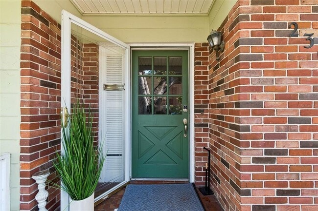 Building Photo - 2302 S Arrawana Ave