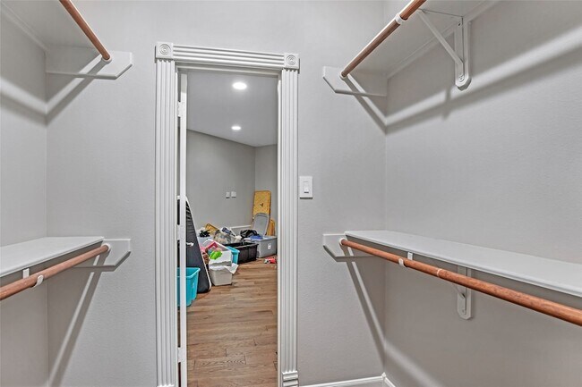 Building Photo - 29006 Reserve Bend Dr