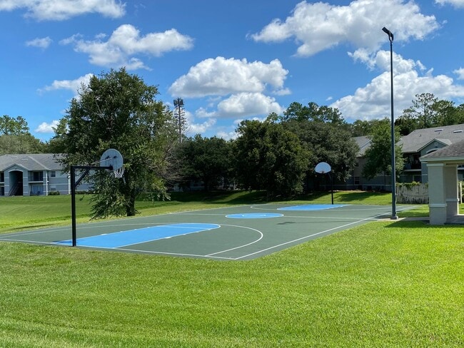 Building Photo - Windsor Park #523 - Pet Friendly!