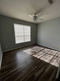Building Photo - 2 Bed, 2 bath condo located  in a gated co...