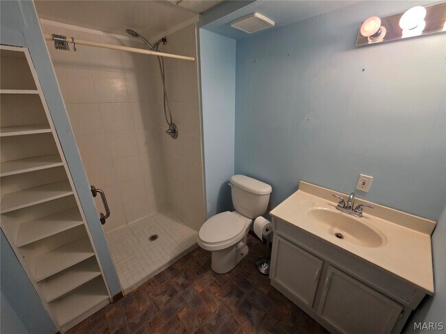 Building Photo - 3935 Rhine Ct