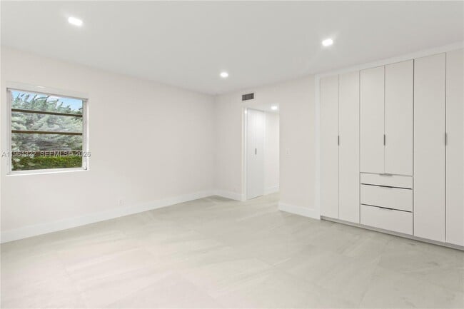 Building Photo - 1261 98th St