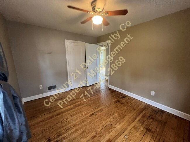 Building Photo - 3 BR 1 Bath Home in Central York School District with an attached Garage