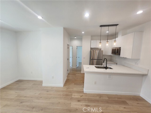 Building Photo - 10940 Oxnard St