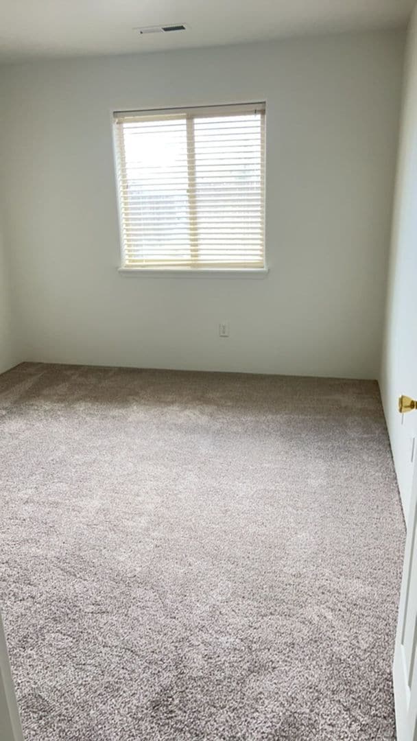 Building Photo - 3 Bedroom 2 Bath Duplex