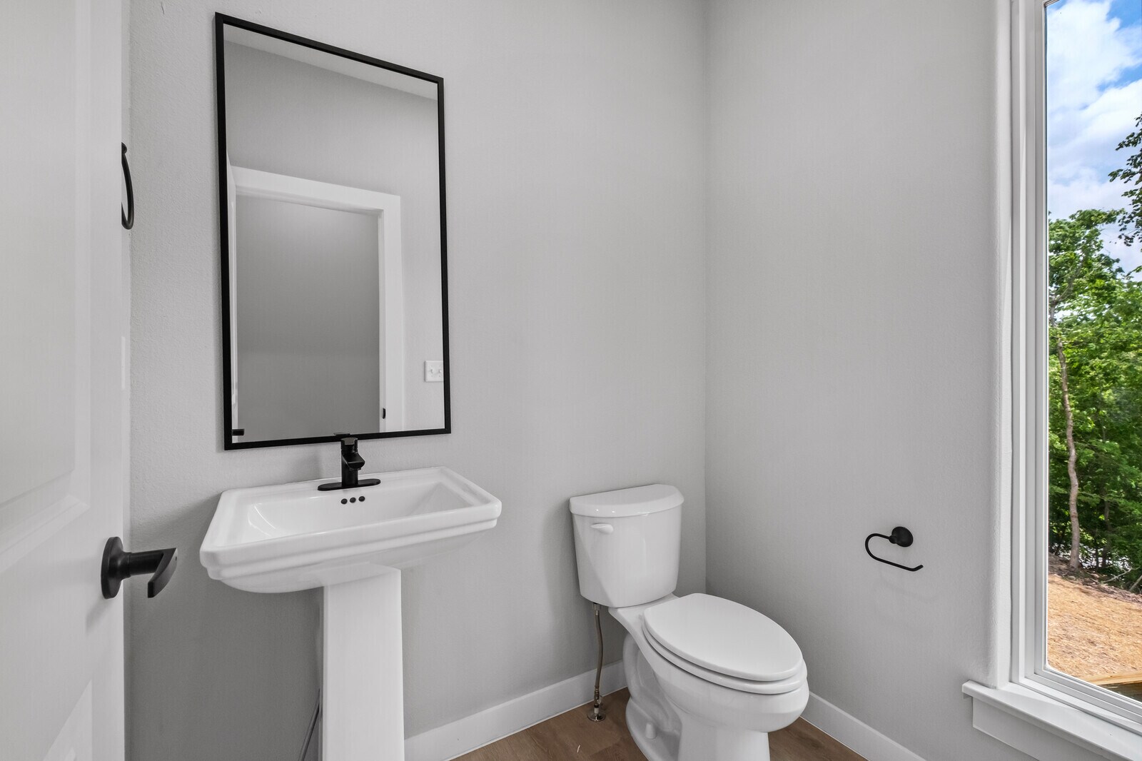 Building Photo - 2 Brightling Ln